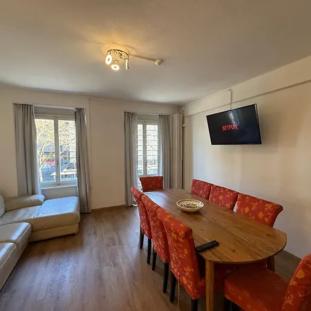 Проживання в сім'ї Downtown Family&friends Інтерлакен